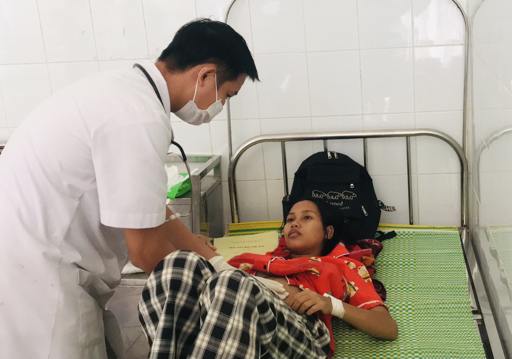 100.000 người nghèo, vùng khó mất thẻ bảo hiểm y tế, cách nào bù đắp? - 1 100.000 người nghèo, vùng khó mất thẻ bảo hiểm y tế, cách nào bù đắp? - 1