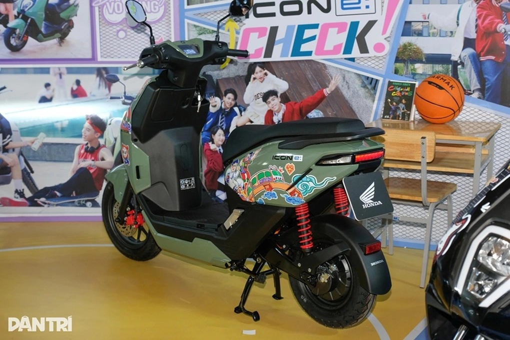 Honda ICON e: chạm “đáy” mới tại đại lý, có nơi giảm tới nửa giá xe - 2 Honda ICON e: chạm “đáy” mới tại đại lý, có nơi giảm tới nửa giá xe - 2