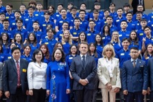 Tổng thống Pháp Emmanuel Macron giao lưu với sinh viên Việt Nam