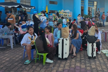 Hơn 700 du khách mắc kẹt trên quần đảo Nam Du