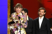 Taylor Swift lập nên lịch sử khi giành giải Album của năm