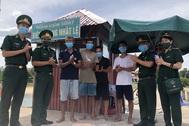 Cứu thành công 8 thuyền viên tàu cá bị chìm trên biển