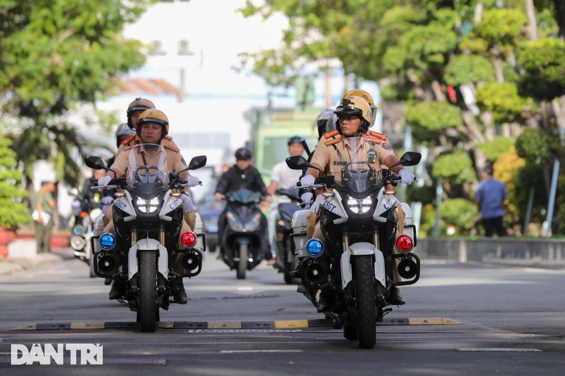 Công an TPHCM trấn áp tội phạm: Không có vùng cấm, không có ngoại lệ - 9 Công an TPHCM trấn áp tội phạm: Không có vùng cấm, không có ngoại lệ - 9