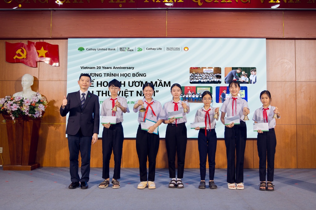 CUBHCM trao học bổng “ươm mầm đại thụ” cho học sinh vượt khó tại Quảng Nam - 4 CUBHCM trao học bổng “ươm mầm đại thụ” cho học sinh vượt khó tại Quảng Nam - 4