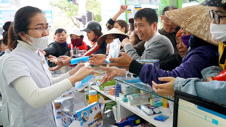Nữ dược sĩ bỏ 15 triệu đồng mua 5.000 khẩu trang phát miễn phí cho người dân - 1 Nữ dược sĩ bỏ 15 triệu đồng mua 5.000 khẩu trang phát miễn phí cho người dân - 1