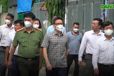 Phó Thủ tướng Vũ Đức Đam thị sát hiện trường vụ cháy quán karaoke