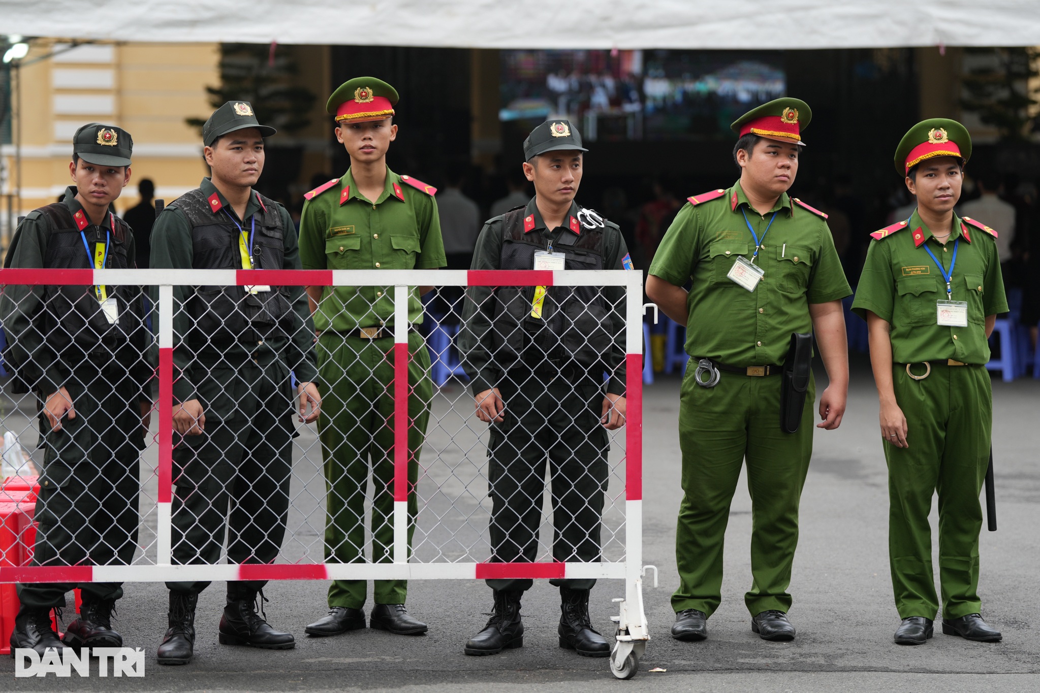 View - Hàng trăm bị hại tới TAND TPHCM theo dõi phiên xử bà Trương Mỹ Lan | Báo Dân trí