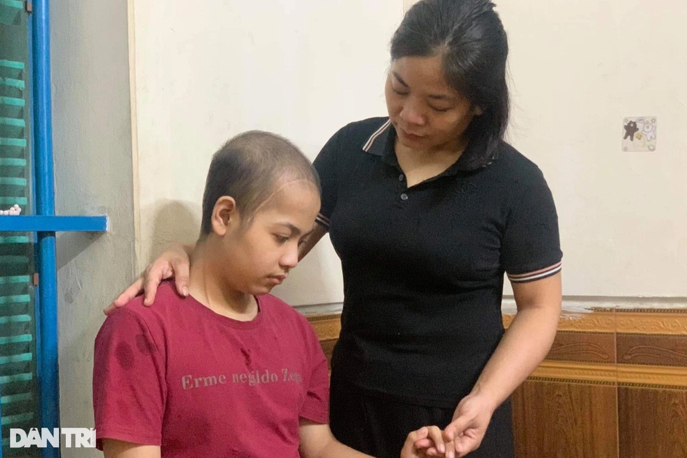 Chồng đột tử, con mắc bệnh u não, cô giáo nghèo tuyệt vọng cầu xin phép màu - 5 Chồng đột tử, con mắc bệnh u não, cô giáo nghèo tuyệt vọng cầu xin phép màu - 5