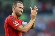 Đánh bại Tottenham, Harry Kane từ chối nâng cúp cùng Bayern Munich