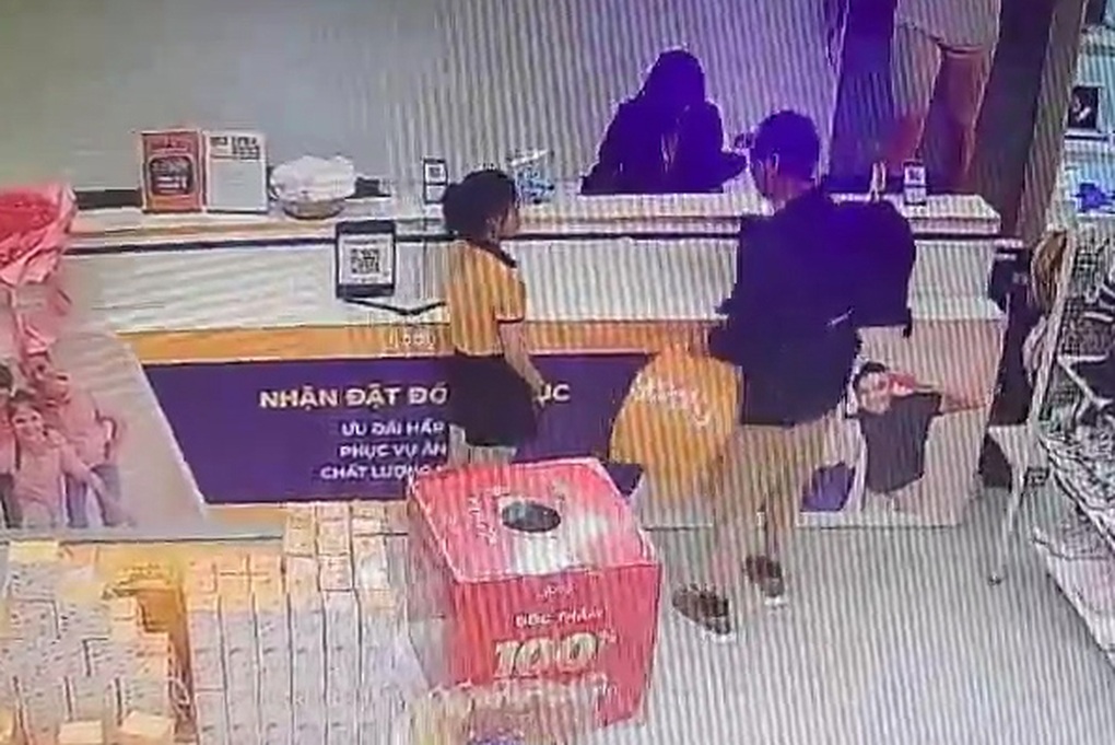 Nghi phạm giết nữ kế toán ở Bình Dương thản nhiên mua quần áo tại Gia Lai - 2 Nghi phạm giết nữ kế toán ở Bình Dương thản nhiên mua quần áo tại Gia Lai - 2