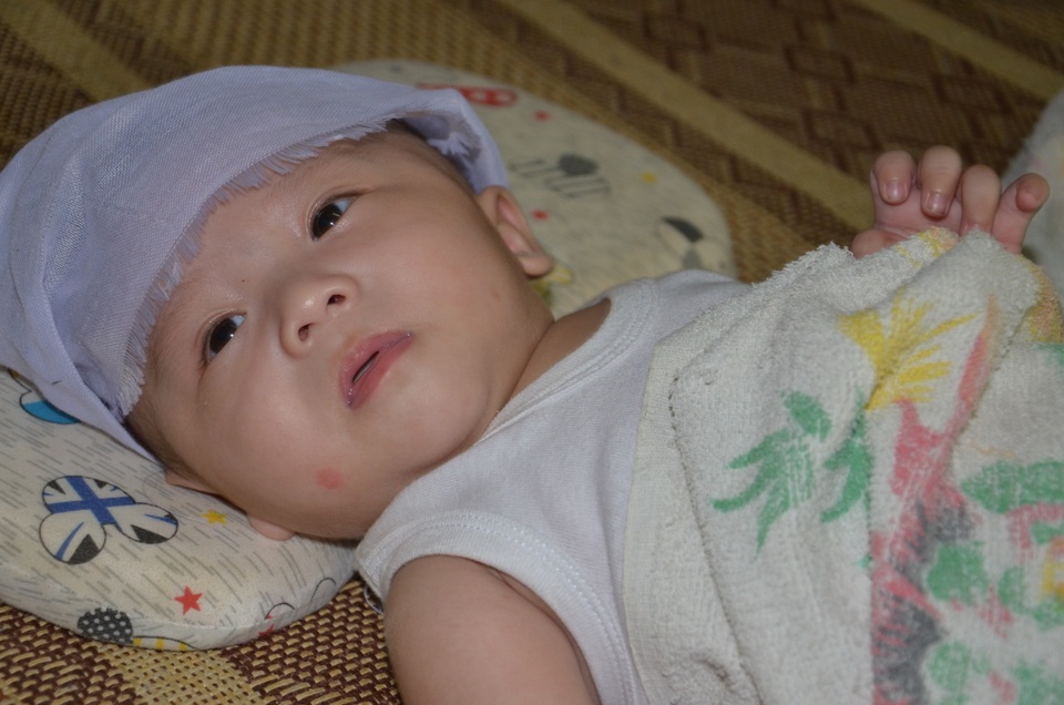 Tiếng khóc xé lòng của cậu bé 4 tháng tuổi sinh ra trong gia đình ung thư - 1 Tiếng khóc xé lòng của cậu bé 4 tháng tuổi sinh ra trong gia đình ung thư - 1
