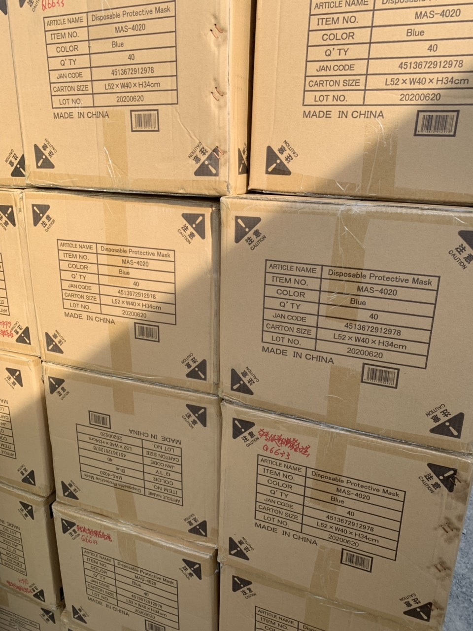 Triệt phá kho hàng nghi nhập lậu có quy mô lớn bất thường tại TP.HCM - 3 Triệt phá kho hàng nghi nhập lậu có quy mô lớn bất thường tại TP.HCM - 3