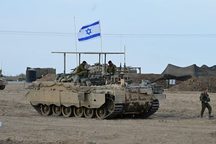 Israel tấn công Gaza từ 5 hướng, điều tàu tên lửa tới Biển Đỏ