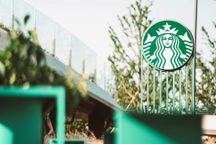 Starbucks "toát mồ hôi lạnh" khi Chagee và Luckin Coffee đổ bộ Mỹ