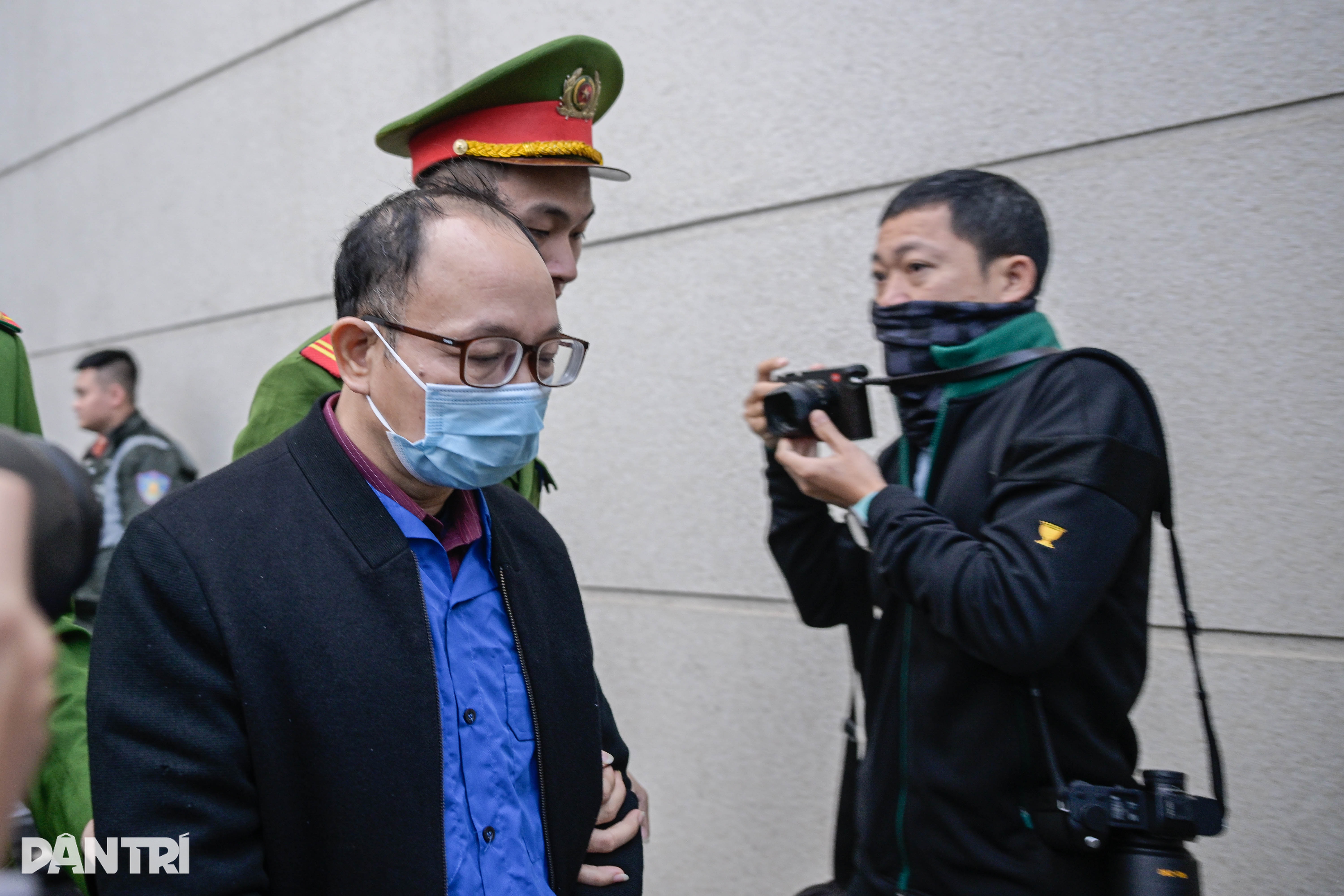 Viet A peres eljárása Fontos ügy: Egy női vádlott azért hiányzott a tárgyalásról, mert éppen most szült - 3 Xét xử đại án Việt Á: Một nữ bị cáo vắng mặt tại tòa do mới sinh con - 3