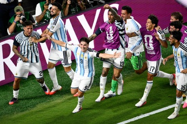 Báo giới Anh lo lắng trọng tài Mỹ và FIFA thiên vị Argentina