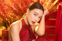 Trà Ngọc Hằng và gia đình thực hiện bộ ảnh Tết xưa, gợi nhớ quá khứ vất vả