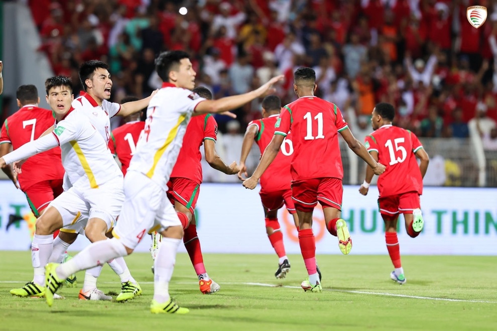 Cơn ác mộng VAR: Thói quen xấu ở V-League làm hại đội tuyển Việt Nam - 2 Cơn ác mộng VAR: Thói quen xấu ở V-League làm hại đội tuyển Việt Nam - 2