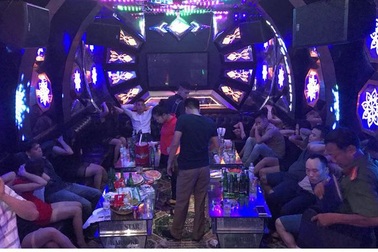 Từ 1/9, phòng hát karaoke không được chốt cửa, không được đặt báo động