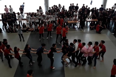 Ngày hội thầy trò sôi động và đoàn kết của trường Hà Nội - Amsterdam