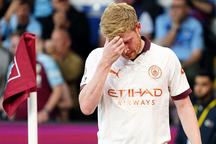 Pep Guardiola báo tin rất buồn cho Man City trước trận siêu cúp châu Âu