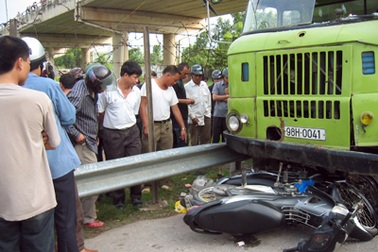 Tạm giam lái xe gây TNGT làm chết 2 người