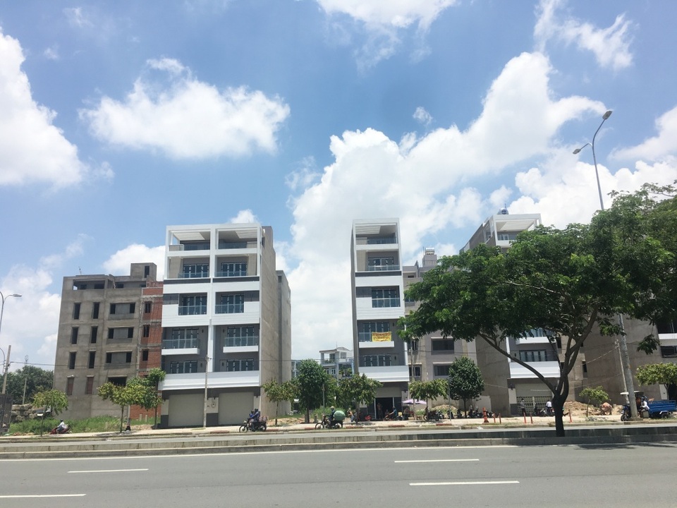 TPHCM: Bất động sản khu Đông “nóng sốt”, khu Tây có “dậm chân tại chỗ”? - 4 TPHCM: Bất động sản khu Đông “nóng sốt”, khu Tây có “dậm chân tại chỗ”? - 4