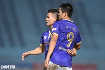 CLB Hà Nội thắng đậm trong ngày chia tay Quang Hải