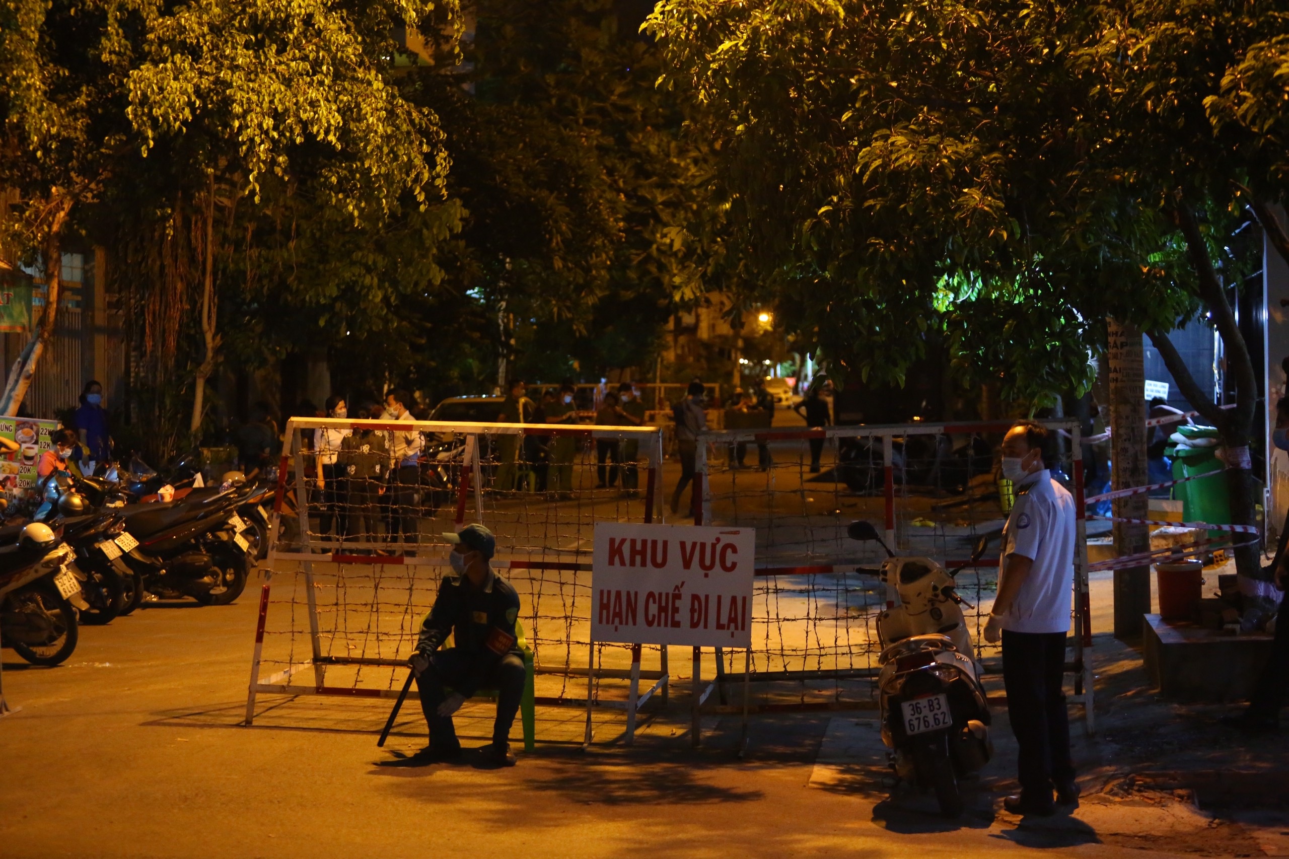 Nếu không vét triệt để F0 cũ, hết 15 ngày giãn cách dịch sẽ bùng trở lại - 1 Nếu không vét triệt để F0 cũ, hết 15 ngày giãn cách dịch sẽ bùng trở lại - 1