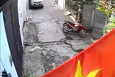 Thẫn thờ vì bị trộm xe máy trong chớp mắt