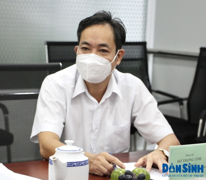TS. BS. Đỗ Trọng Ánh, Giám đốc Bệnh viện Chấn thương chỉnh hình và Phục hồi chức năng (Bệnh viện 1A) trao đổi với Sở LĐ-TB&XH về công tác phòng, chống dịch tại các cơ sở bảo trợ xã hội trên địa bàn TP.HCM.