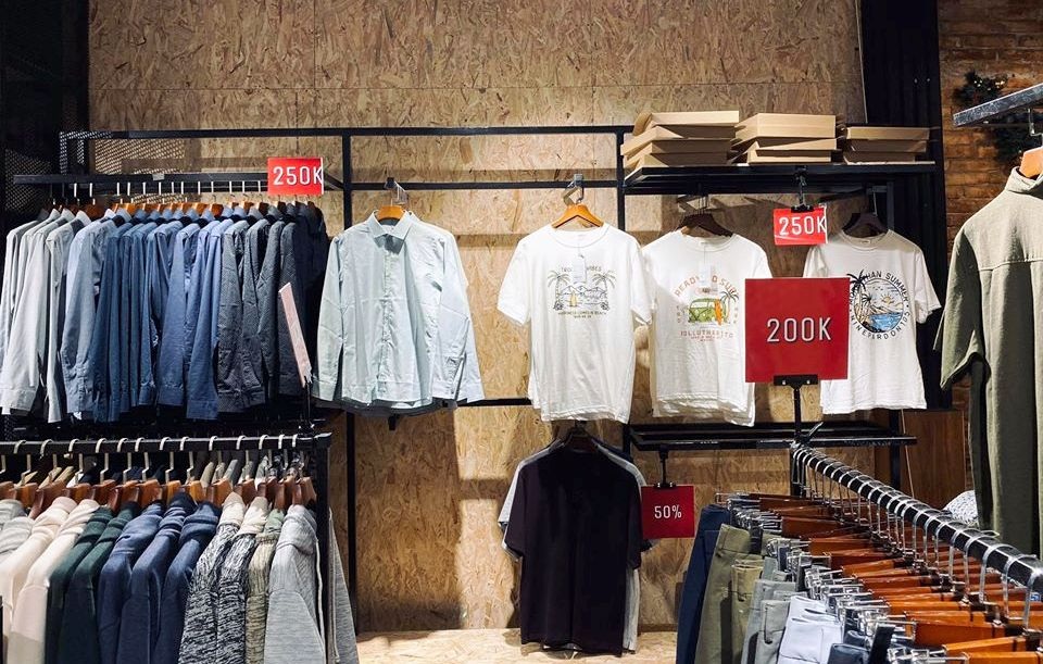 TPHCM: Người dân không mặn mà với Black Friday, dân buôn cũng héo sầu - 1 TPHCM: Người dân không mặn mà với Black Friday, dân buôn cũng héo sầu - 1
