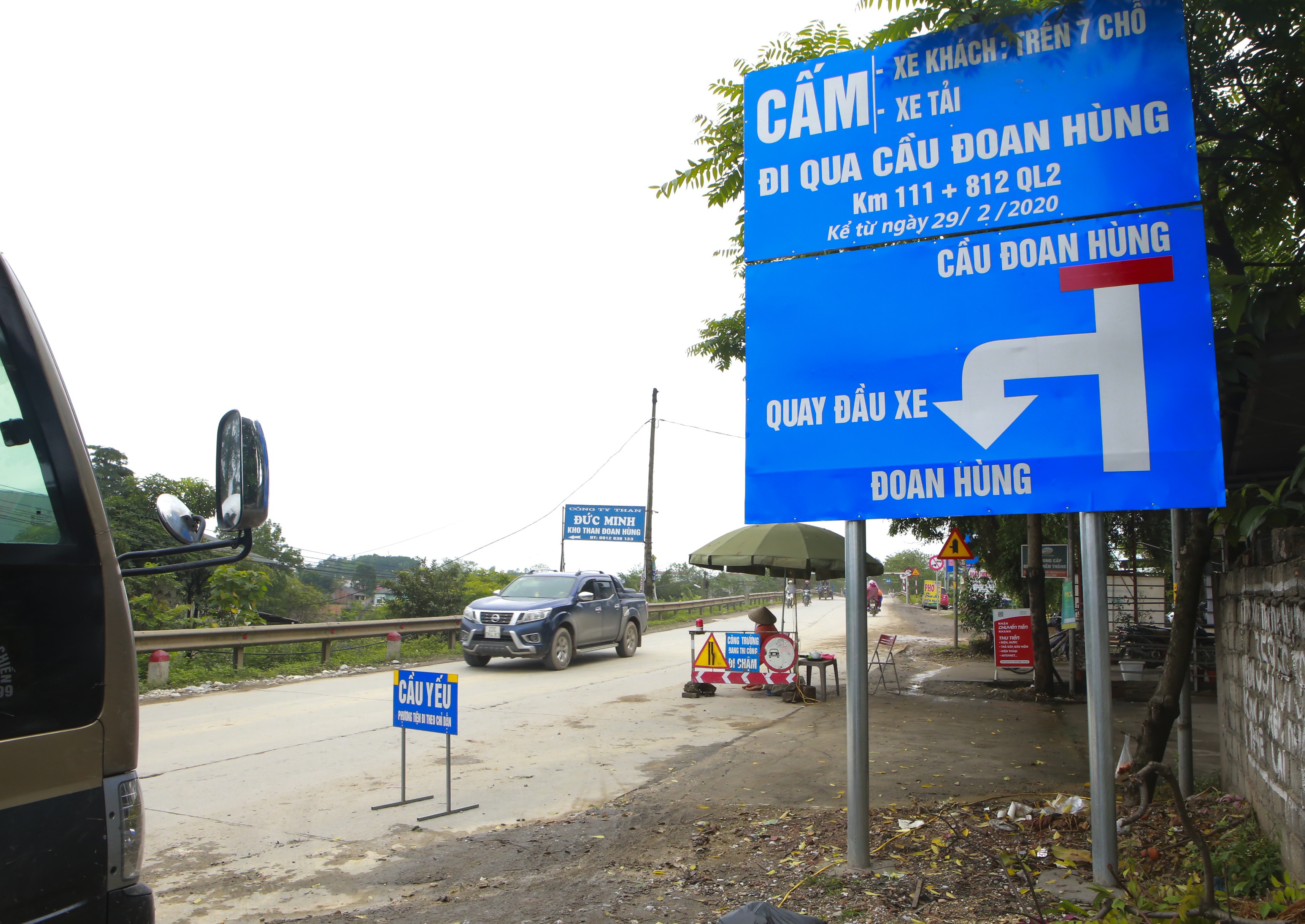 Cầu Đoan Hùng xuống cấp nghiêm trọng, người dân “chật vật” đi bộ qua cầu - 14 Cầu Đoan Hùng xuống cấp nghiêm trọng, người dân “chật vật” đi bộ qua cầu - 14