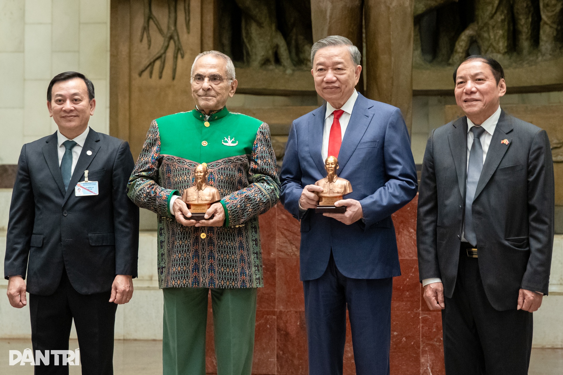 Chủ tịch nước Tô Lâm cùng Tổng thống Timor-Leste thăm Bảo tàng Hồ Chí Minh - 8 Chủ tịch nước Tô Lâm cùng Tổng thống Timor-Leste thăm Bảo tàng Hồ Chí Minh - 8