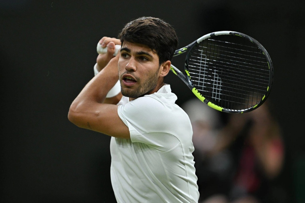 Alcaraz ngược dòng hạ Rublev, tiến vào tứ kết Wimbledon - 1 Alcaraz ngược dòng hạ Rublev, tiến vào tứ kết Wimbledon - 1