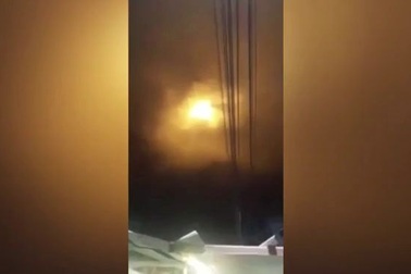 Ánh sáng lạ giữa đêm như người ngoài hành tinh đổ bộ