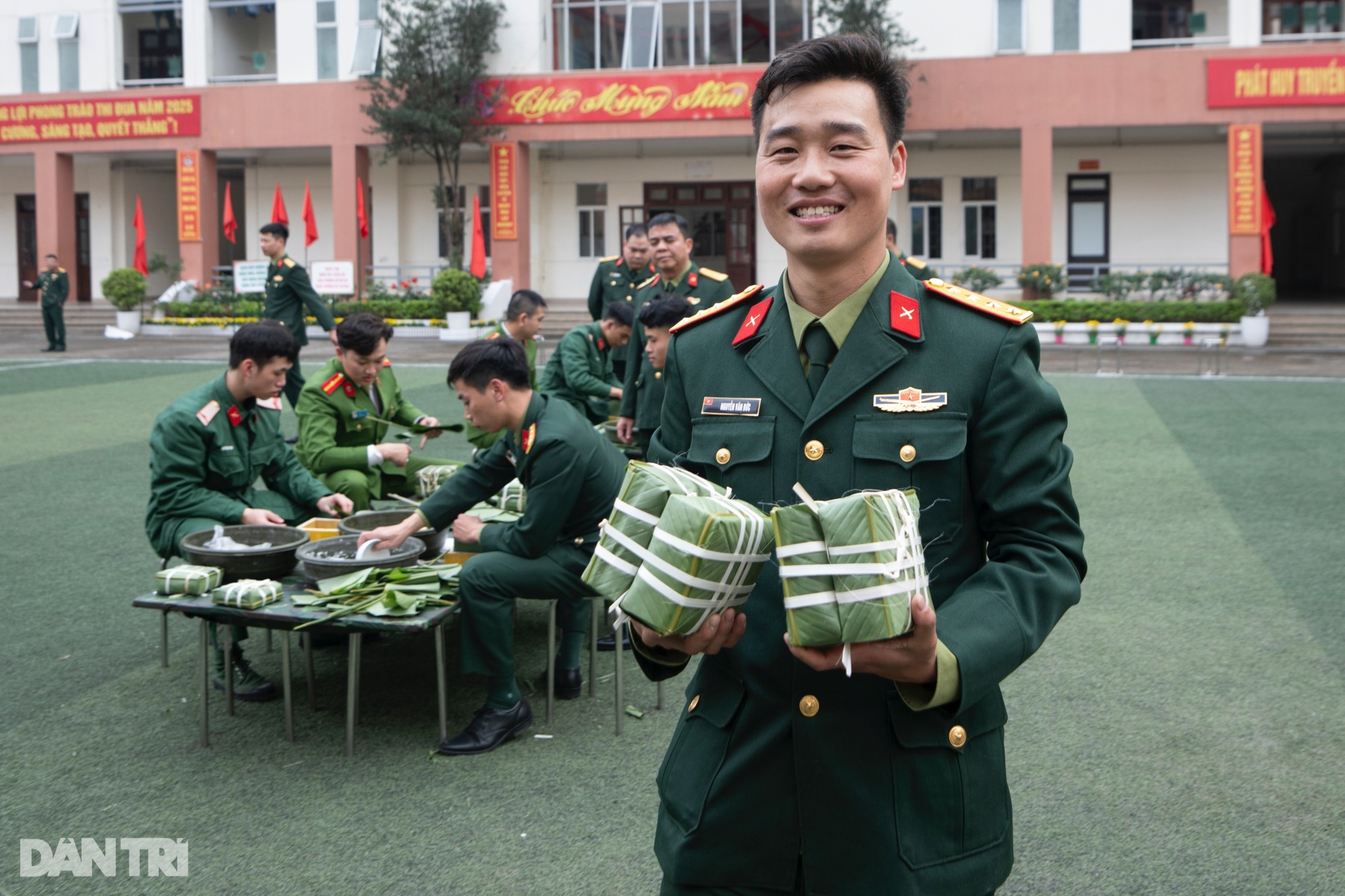 Chiến sĩ Lữ đoàn cận vệ trổ tài gói 4.000 nghìn chiếc bánh chưng đón Tết - 11 Chiến sĩ Lữ đoàn cận vệ trổ tài gói 4.000 nghìn chiếc bánh chưng đón Tết - 11