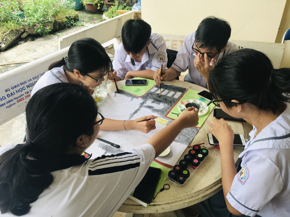 Smartphone làm tê liệt học trò - 8 Smartphone làm tê liệt học trò - 8