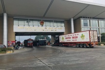 Lào Cai tạm dừng tiếp nhận xe chở trái cây xuất khẩu sang Trung Quốc