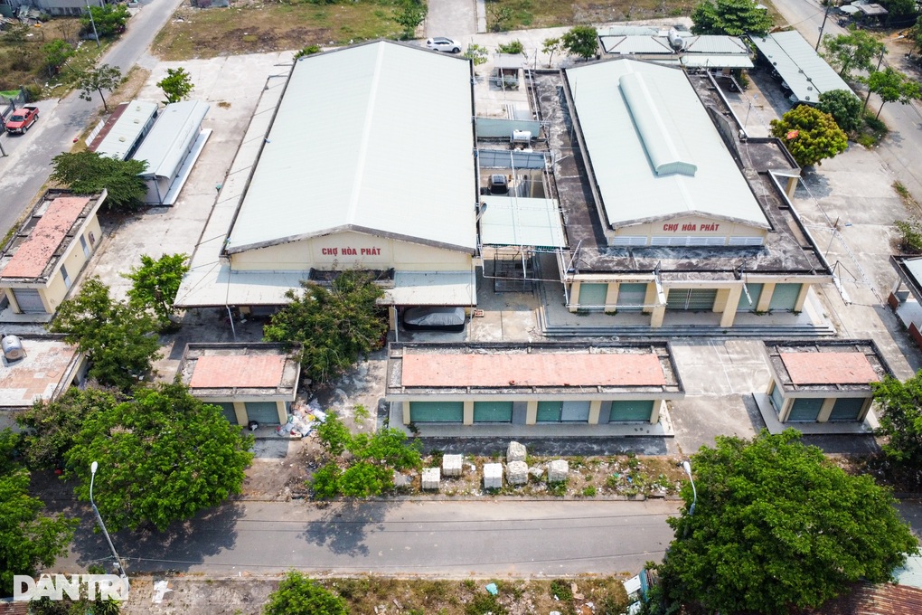 Tiểu thương đồng loạt rời bỏ khu chợ tiền tỷ ở Đà Nẵng - 1 Tiểu thương đồng loạt rời bỏ khu chợ tiền tỷ ở Đà Nẵng - 1