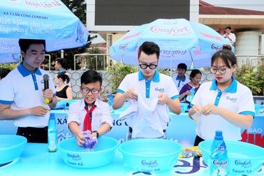 Chiến dịch “Xả 1 lần cùng Comfort, tiết kiệm cho bạn, giúp vùng hạn, mặn”