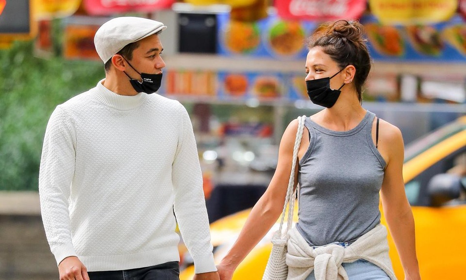 Katie Holmes sau một cuộc hôn nhân đổ vỡ và hai mối tình chóng vánh - 8 Katie Holmes sau một cuộc hôn nhân đổ vỡ và hai mối tình chóng vánh - 8