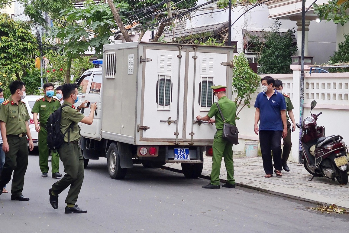 Bắt tạm giam Giám đốc Ban Quản lý dự án đầu tư và xây dựng TP Hội An - 1 Bắt tạm giam Giám đốc Ban Quản lý dự án đầu tư và xây dựng TP Hội An - 1