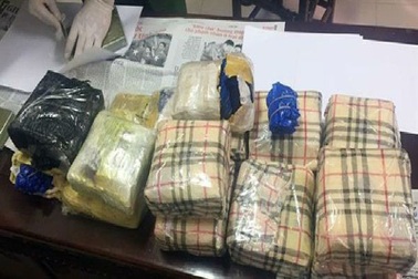 NÓNG: Mật phục suốt đêm bắt vụ vận chuyển gần 3 tạ ma túy