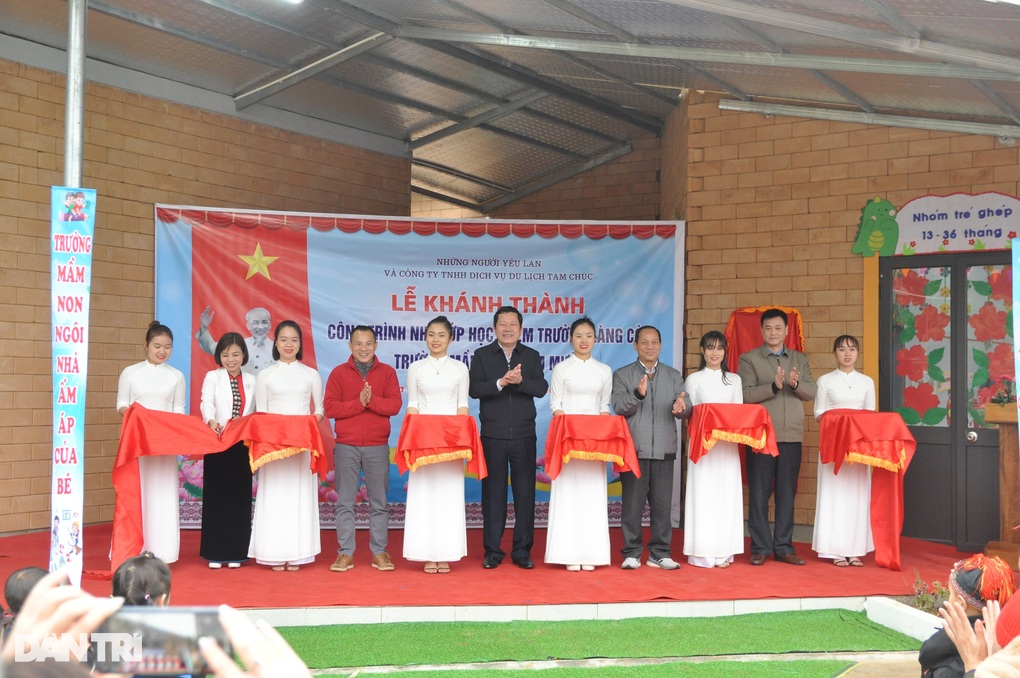 Trường mầm non Làng Cò từng bị cháy rụi... tưng bừng trong ngày khánh thành - 4 Trường mầm non Làng Cò từng bị cháy rụi... tưng bừng trong ngày khánh thành - 4
