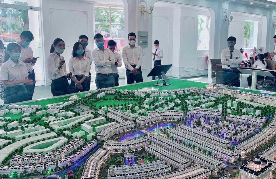 Ra vùng ven xuống tay chục tỷ, nhà giàu chơi liều thắng lớn - 2 Ra vùng ven xuống tay chục tỷ, nhà giàu chơi liều thắng lớn - 2