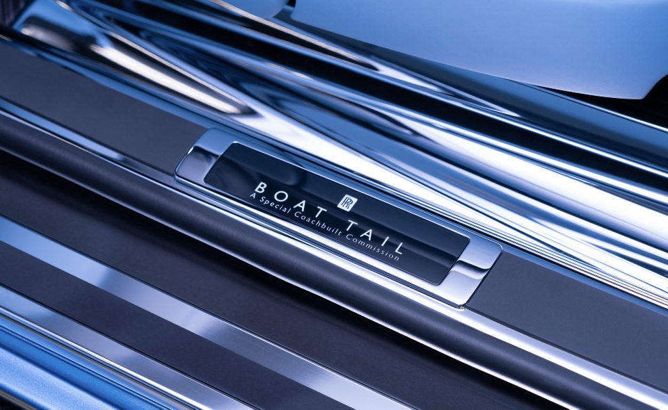 Cận cảnh siêu phẩm mới giá 28 triệu USD của Rolls-Royce - 22 Cận cảnh siêu phẩm mới giá 28 triệu USD của Rolls-Royce - 22