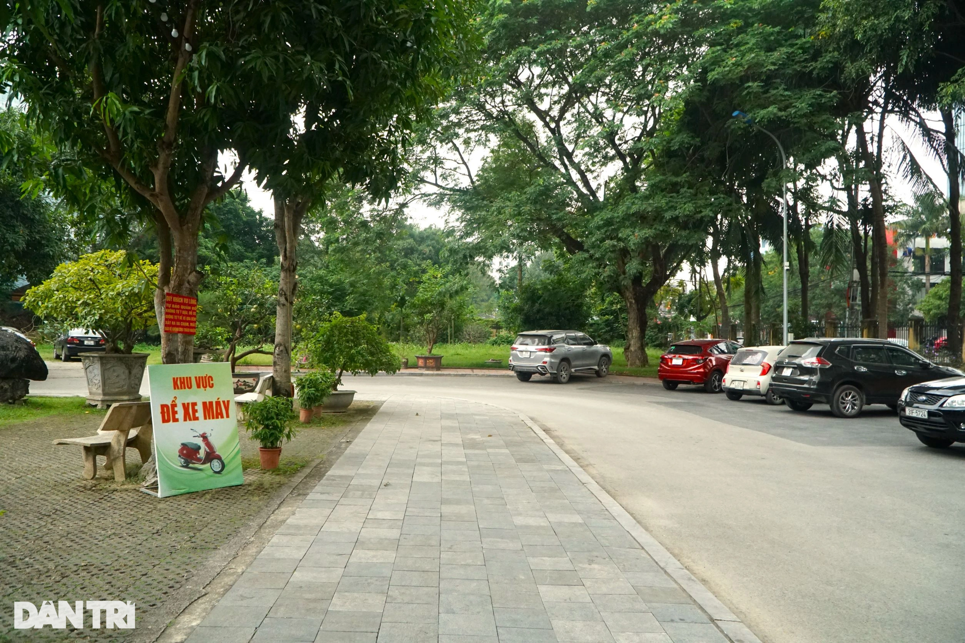Công viên biểu tượng của tình kết nghĩa bị băm nát - 7 Công viên biểu tượng của tình kết nghĩa bị băm nát - 7