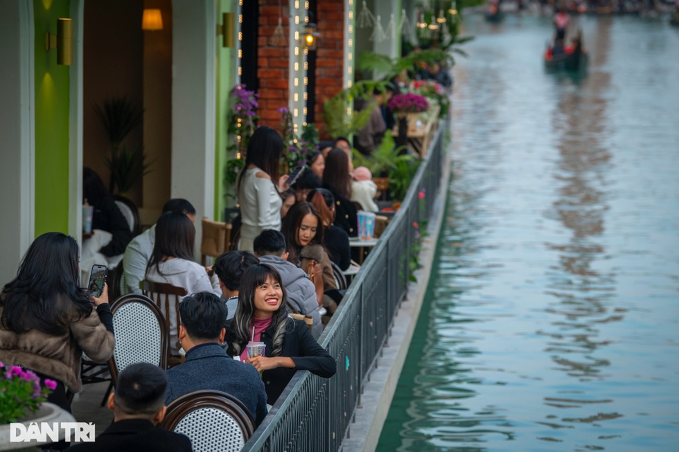 Giới trẻ Hà Nội khám phá vũ trụ giải trí độc nhất miền Bắc - 7 Giới trẻ Hà Nội khám phá vũ trụ giải trí độc nhất miền Bắc - 7