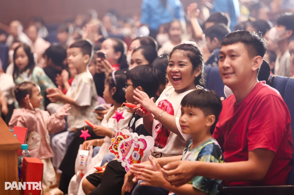 Mang “Trung thu yêu thương” đến 1.000 trẻ em TPHCM - 12 Mang “Trung thu yêu thương” đến 1.000 trẻ em TPHCM - 12